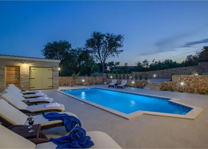 別荘 4 Bedroom Lovely In Garica