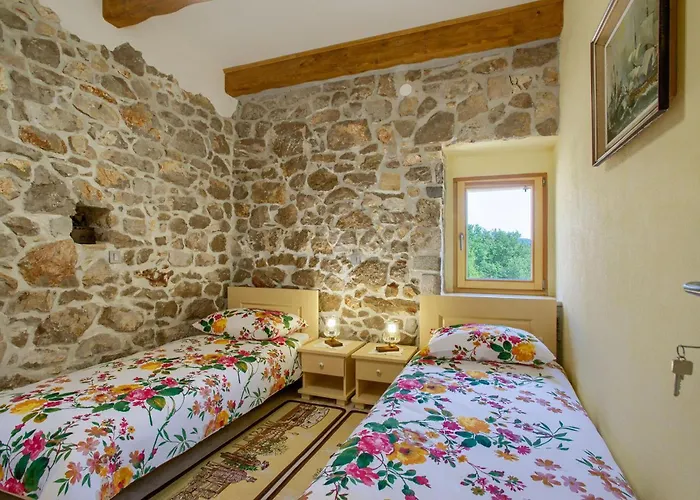 4 Bedroom Lovely In * Garica