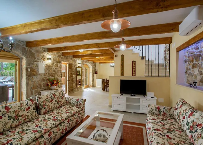 4 Bedroom Lovely In Garica