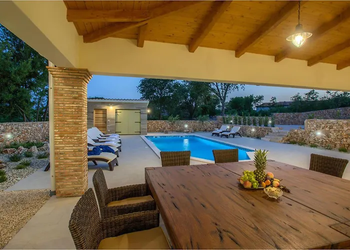 別荘 4 Bedroom Lovely In Garica