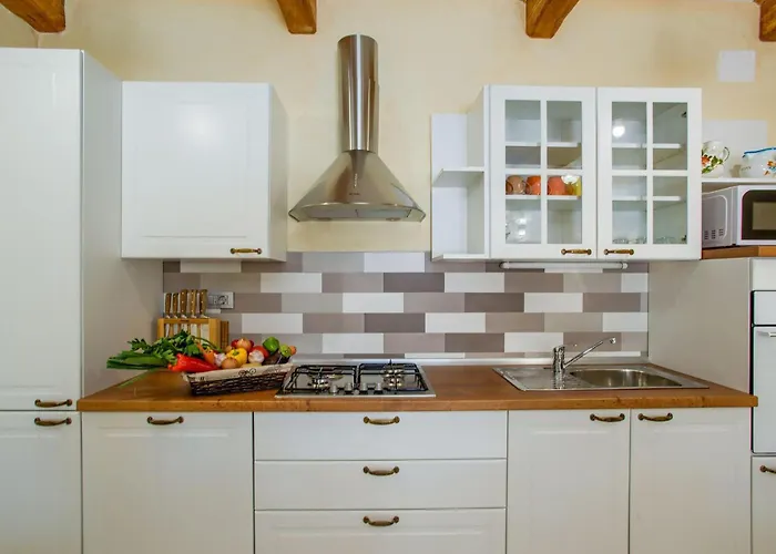 4 Bedroom Lovely In * Garica
